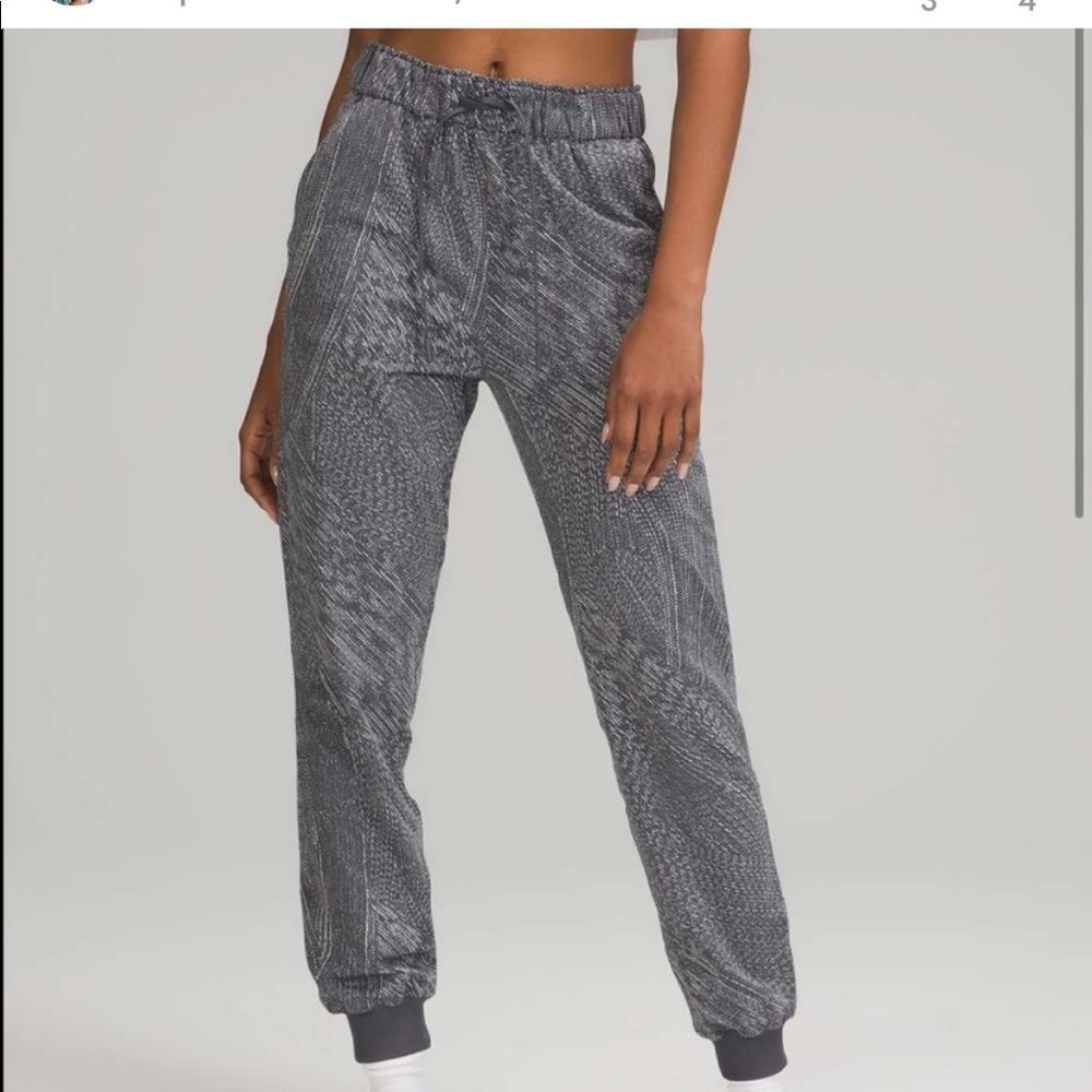 *NWT* Lululemon Stretch High-Rise Joggers in Simultaneous Anchor Alpine White